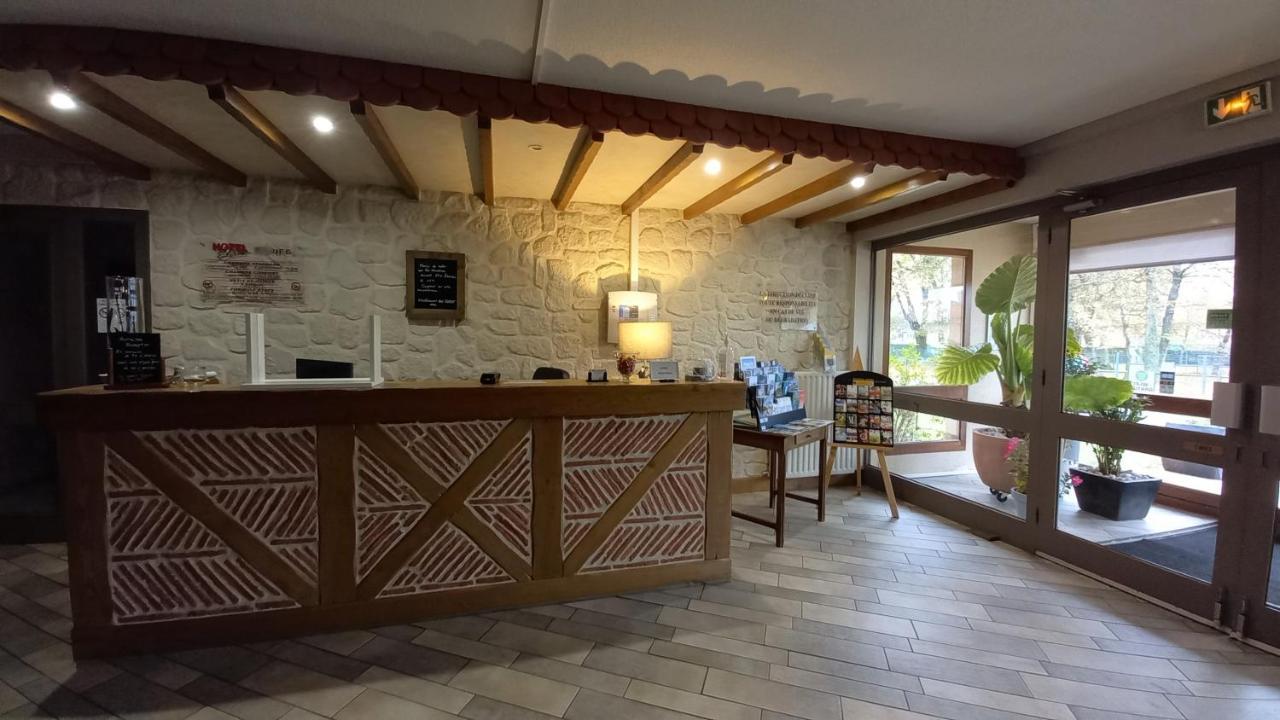 Etesia Hotel Feurs Екстериор снимка